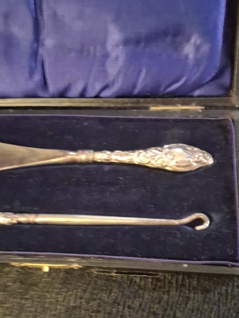 Antique Ornate Silver-Tone Shoe Horn & Button Hook Set - Purple Lined Case - Picture 3 of 11